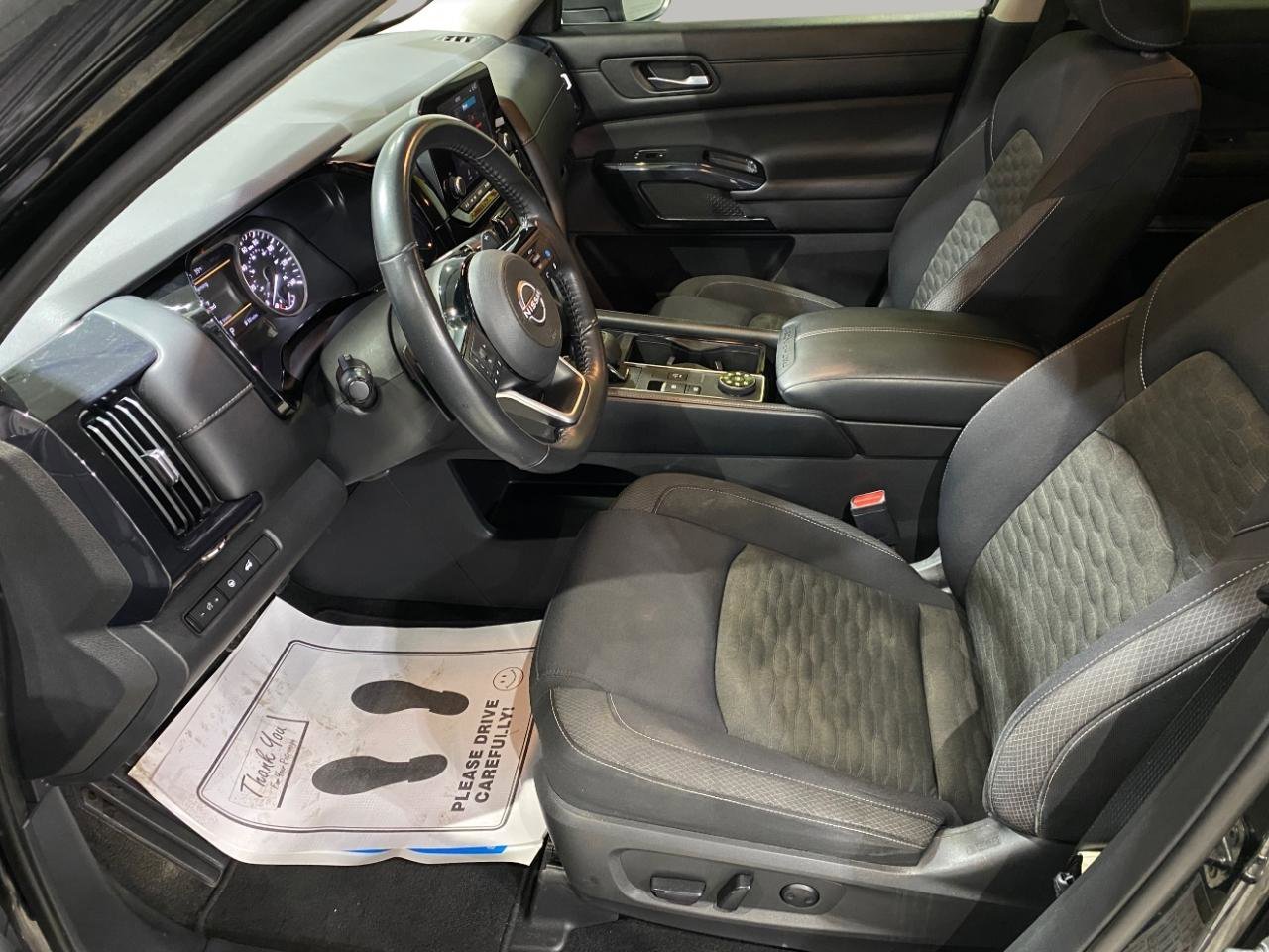 Used 2022 Nissan Pathfinder SV w/ SV Premium Package image 8