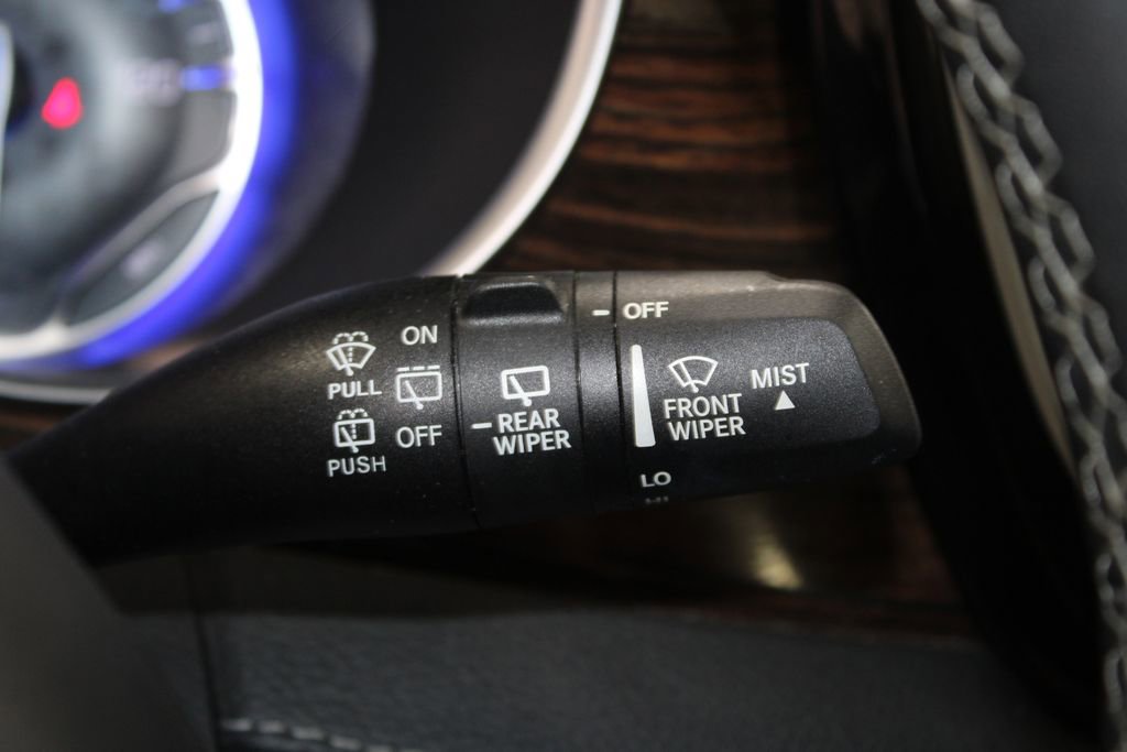 Used 2023 Chrysler Pacifica Limited FWD image 43