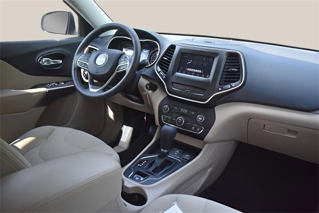 Used 2019 Jeep Cherokee Latitude w/ Popular Appearance Group image 18
