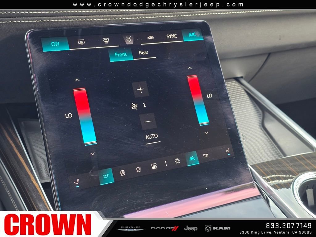 Used 2025 Cadillac Escalade ESV Premium Luxury image 30