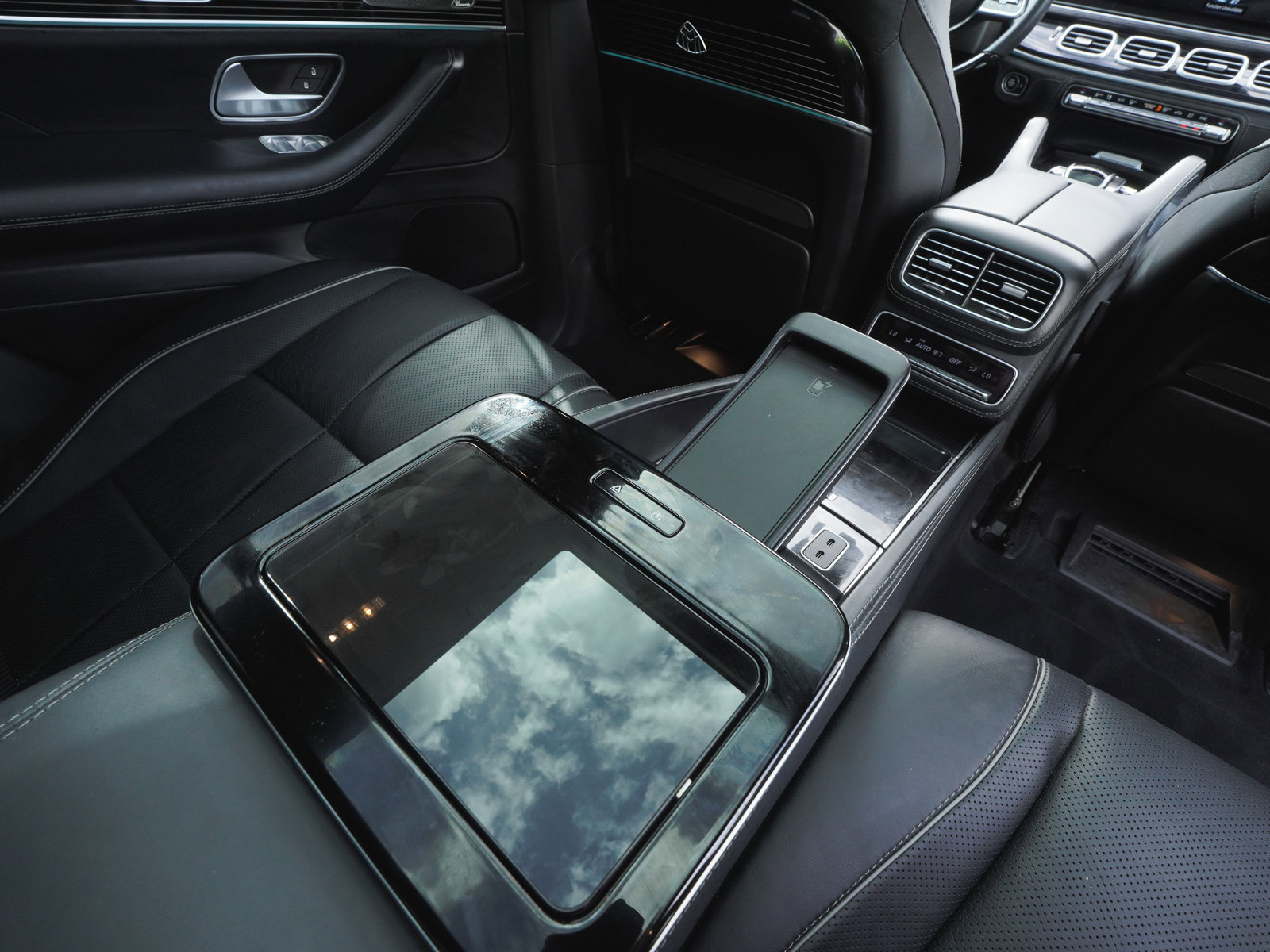 Used 2023 Mercedes-Benz Maybach GLS 600 4MATIC image 48