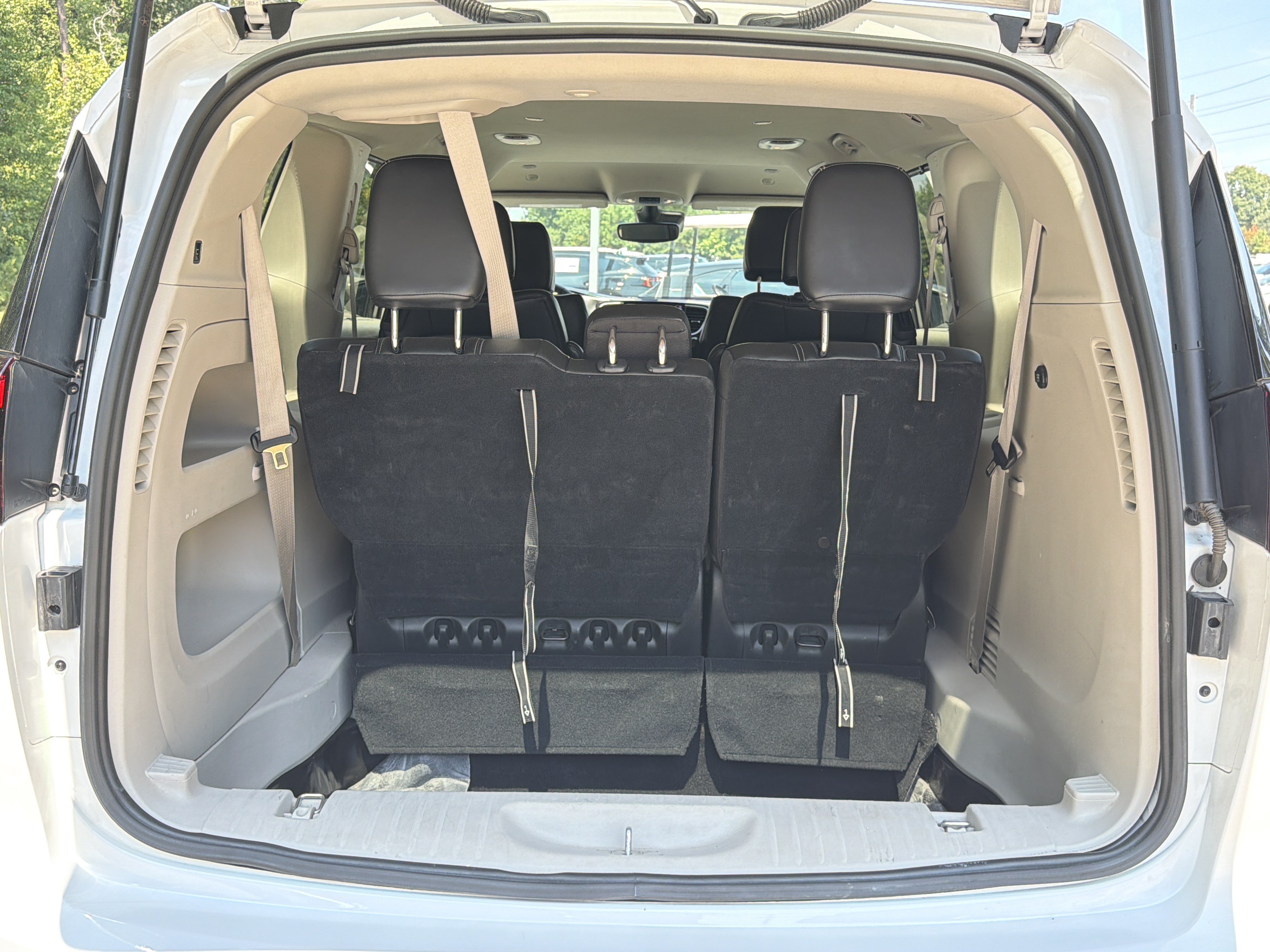 Used 2024 Chrysler Pacifica Touring-L FWD image 27