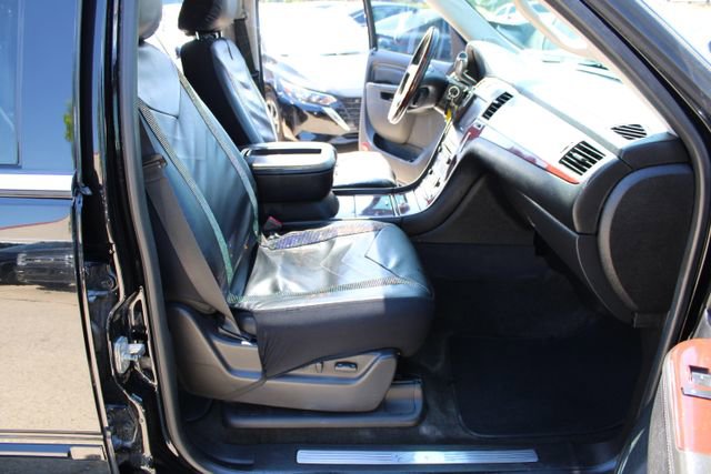 Used 2014 Cadillac Escalade Premium RWD image 35