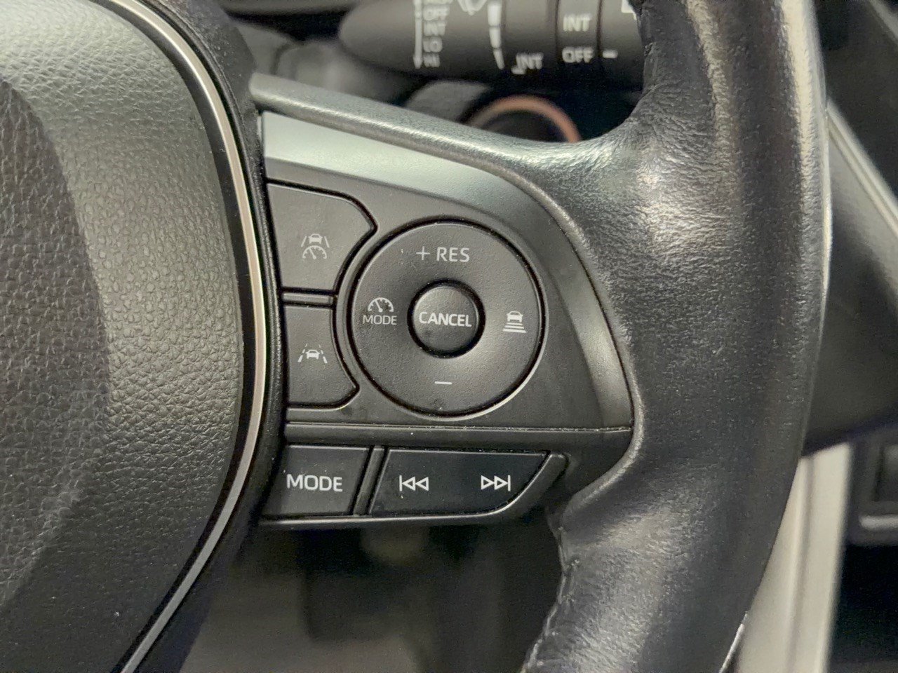 Used 2023 Toyota Corolla Cross LE AWD/4WD image 19