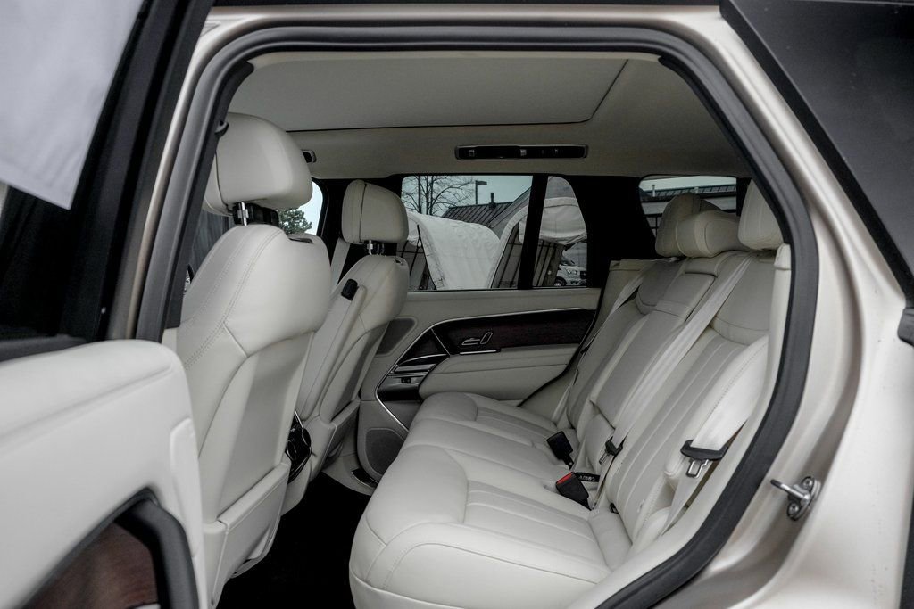 New 2025 Land Rover Range Rover SE image 16