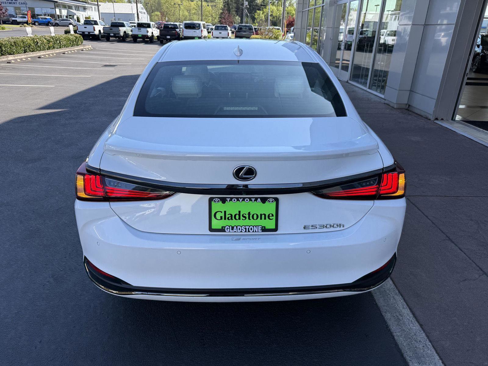 Used 2024 Lexus ES 300h F Sport FWD image 4