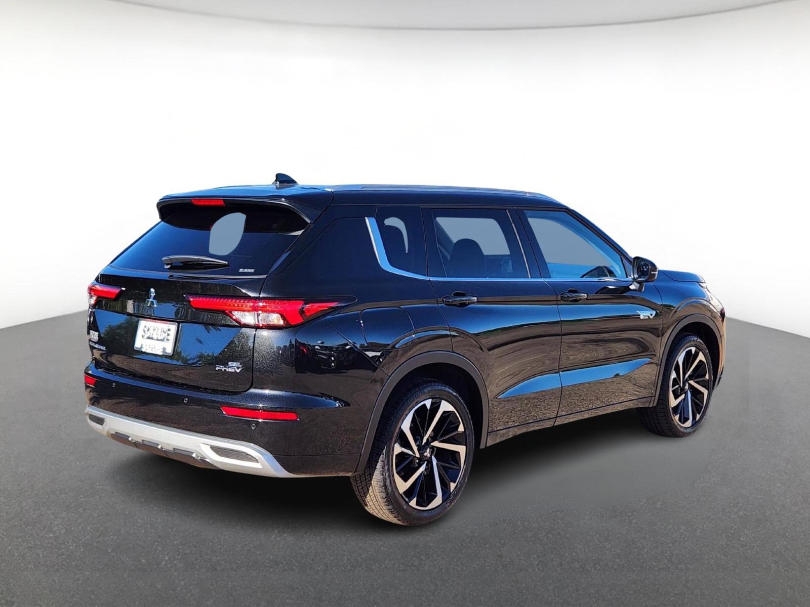 New 2025 Mitsubishi Outlander SEL image 3
