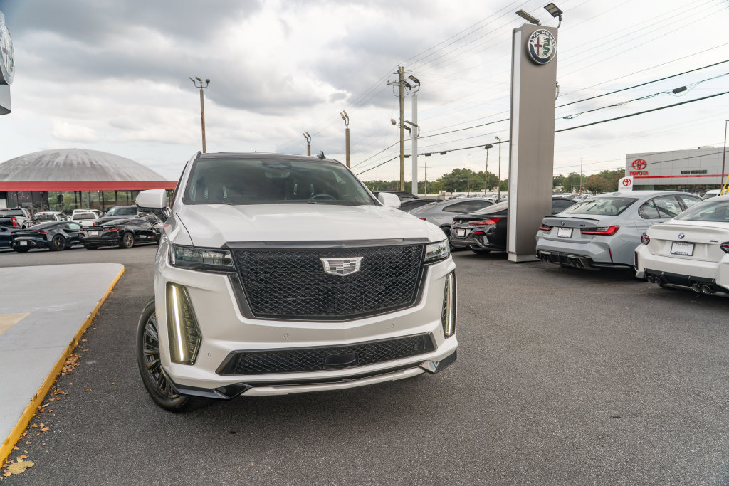 Used 2024 Cadillac Escalade ESV V w/ LPO, ONYX Package AWD/4WD image 12