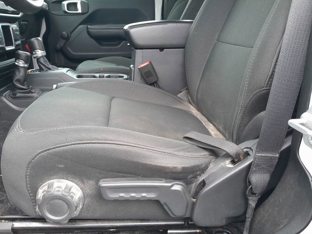 Used 2018 Jeep Wrangler Sport AWD/4WD image 13