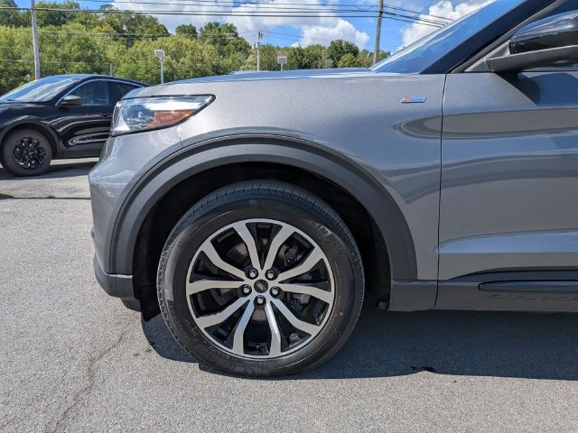 Used 2023 Ford Explorer ST-Line AWD/4WD image 25