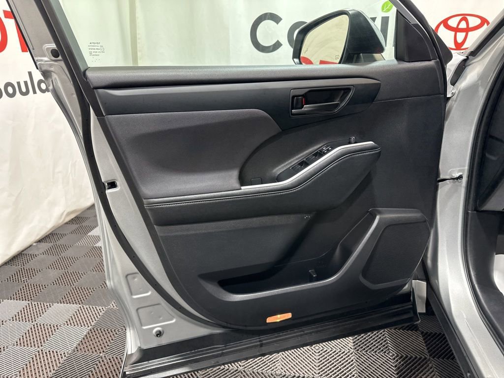 Used 2024 Toyota Highlander LE image 22