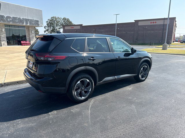 Used 2024 Nissan Rogue SV image 4