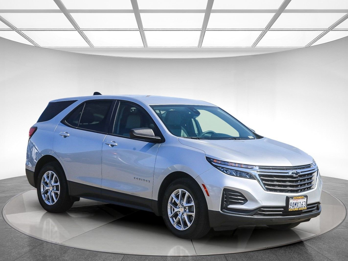 Used 2022 Chevrolet Equinox LS w/ LS Convenience Package image 4