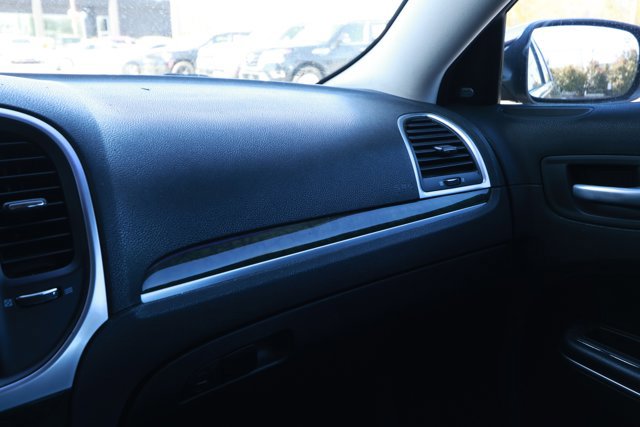 Used 2017 Chrysler 300 C RWD image 27