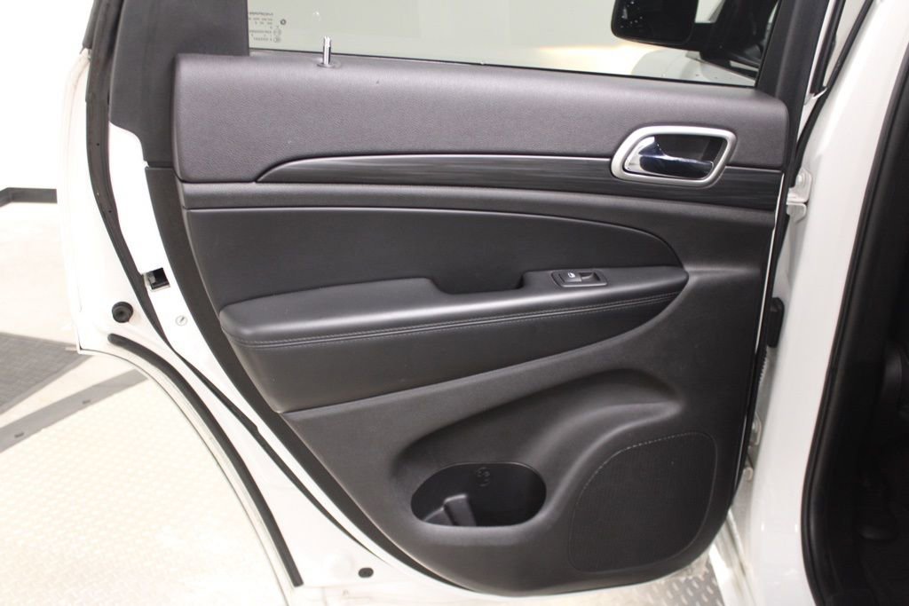 Used 2019 Jeep Grand Cherokee Altitude AWD/4WD image 31