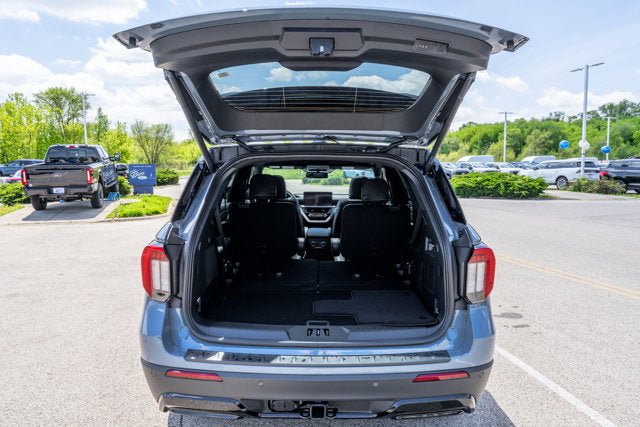 New 2026 Ford Explorer ST-Line w/ ST-Line Street Pack AWD/4WD image 6