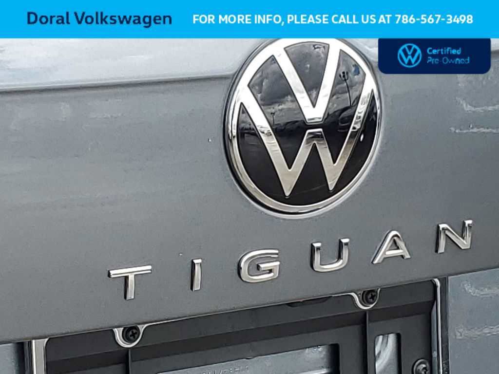 Used 2023 Volkswagen Tiguan SE w/ Panoramic Sunroof Package FWD image 14