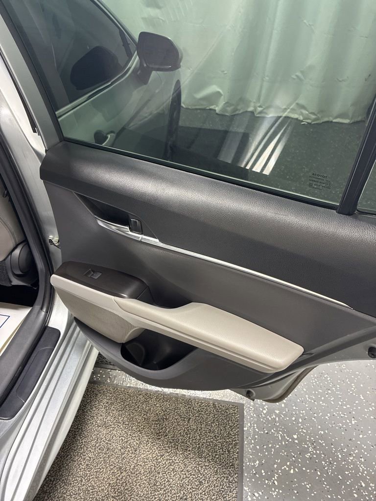 Used 2021 Toyota Camry SE FWD image 25