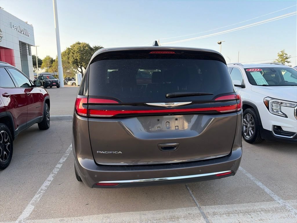 Used 2023 Chrysler Pacifica Touring-L FWD image 8