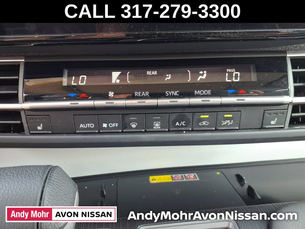 Used 2025 Toyota Sienna XLE FWD image 32