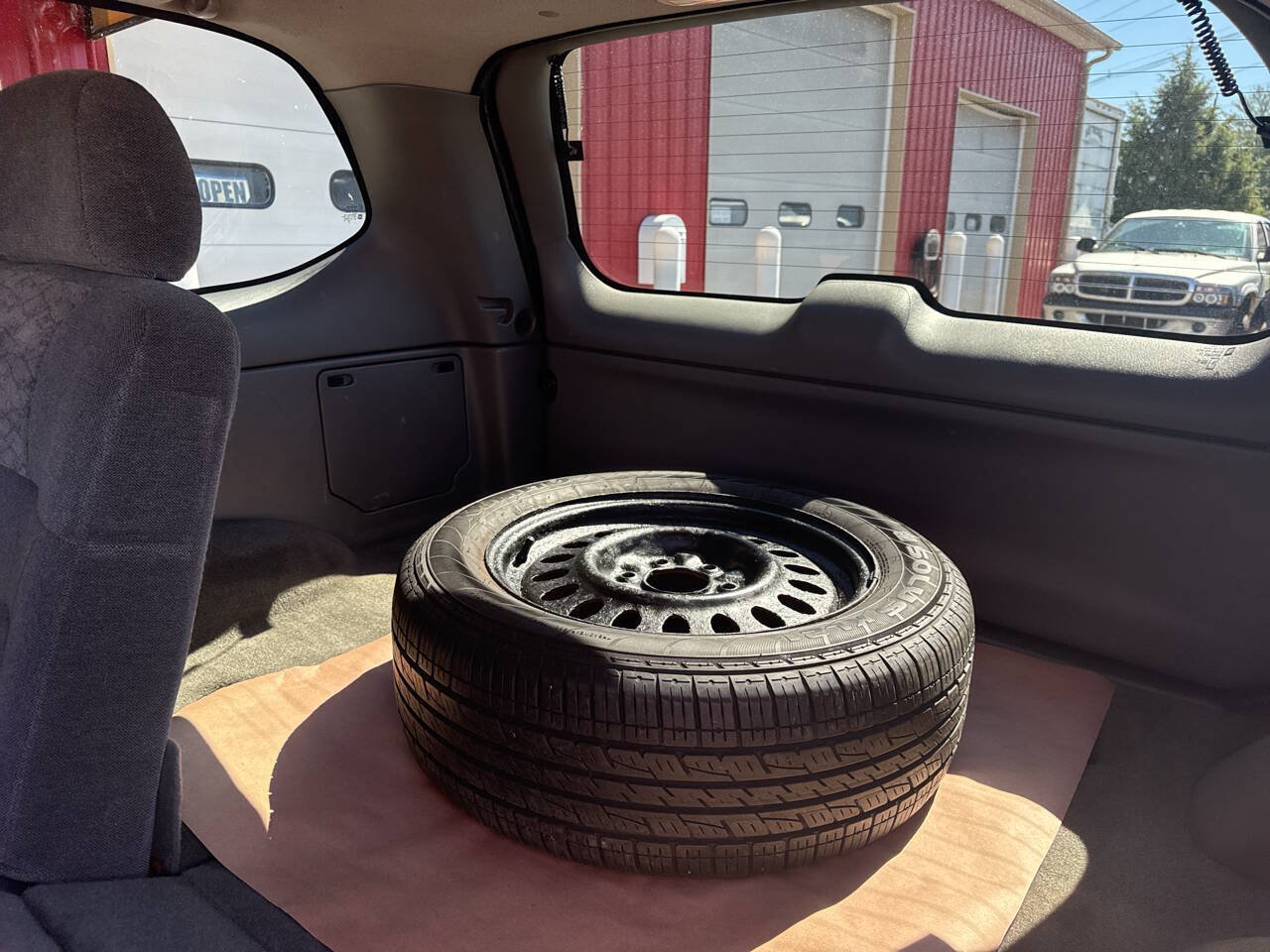 Used 2004 GMC Envoy 4WD image 10
