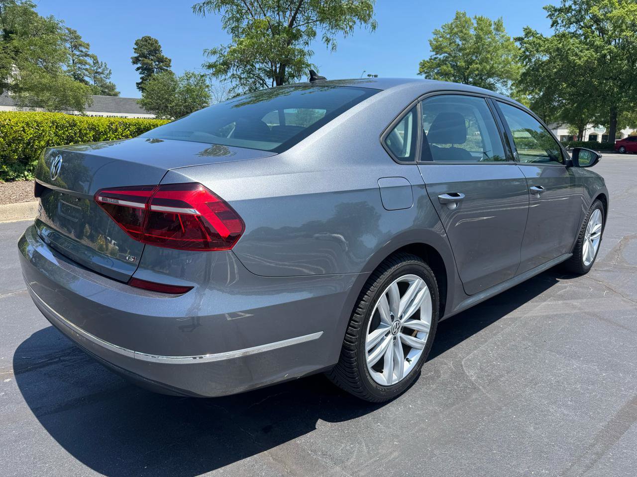 Used 2019 Volkswagen Passat 2.0T Wolfsburg w/ Wheels & Sunroof Package FWD image 5