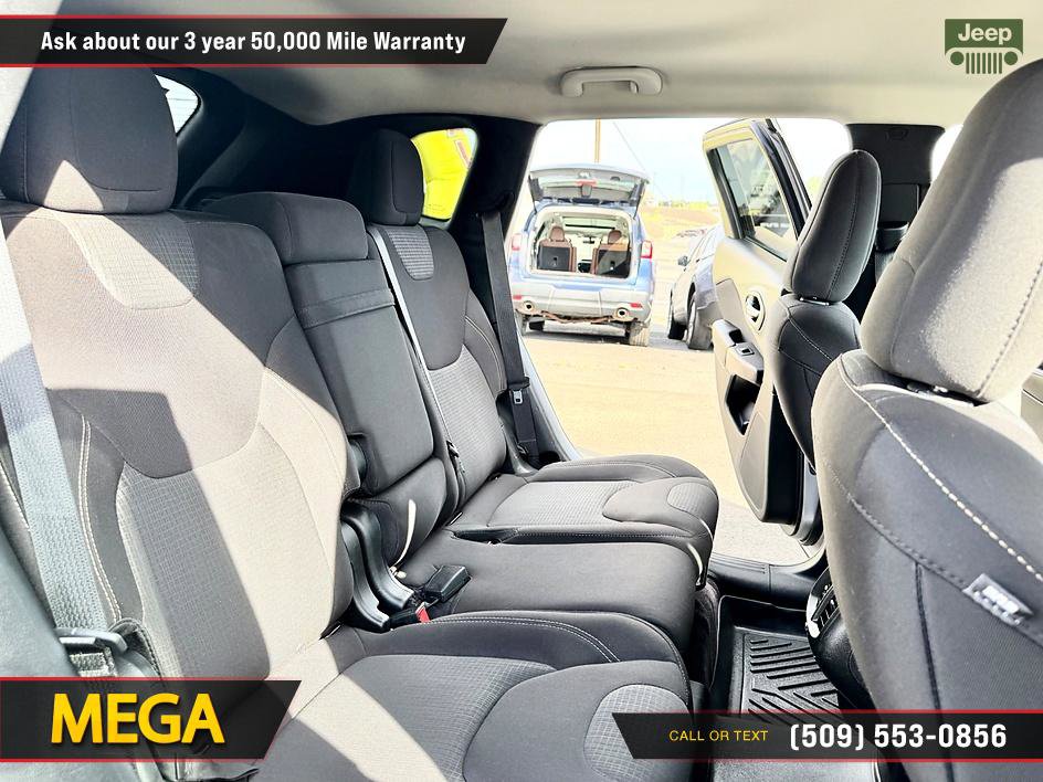 Used 2017 Jeep Cherokee Latitude AWD/4WD image 23