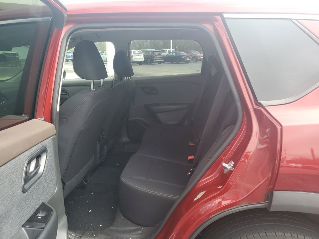 Used 2023 Nissan Rogue S image 6