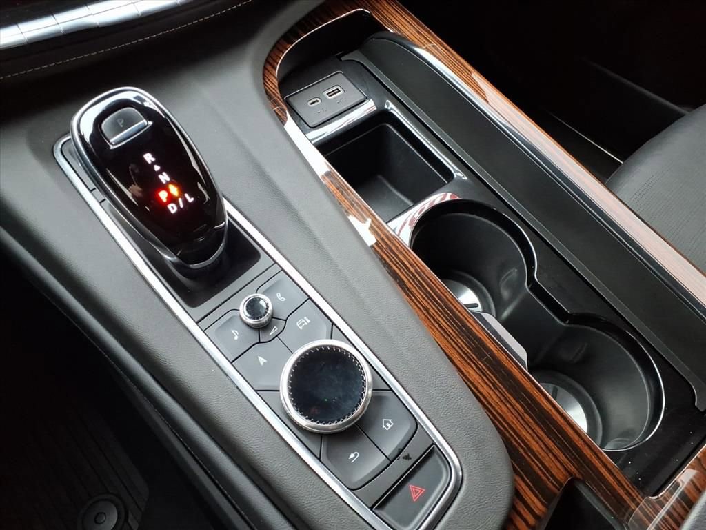 Used 2021 Cadillac Escalade Premium Luxury image 13