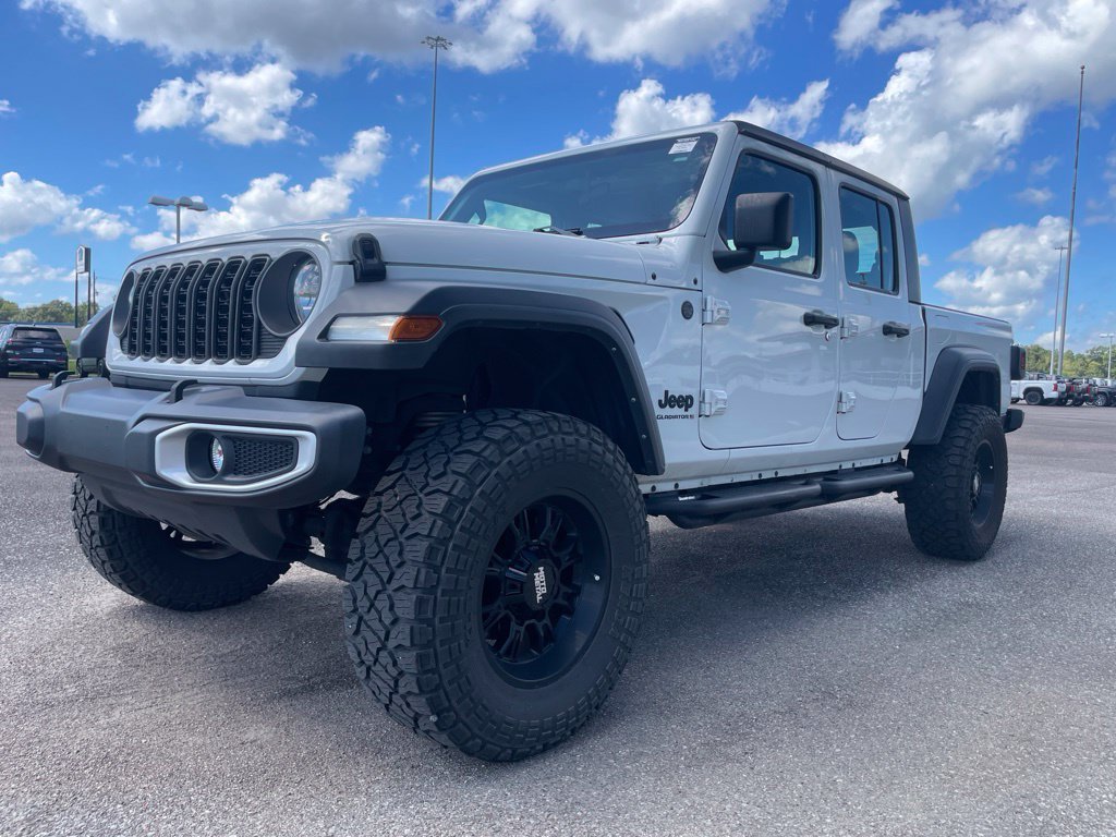 Used 2024 Jeep Gladiator Sport AWD/4WD image 10