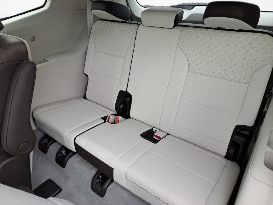 Used 2024 GMC Acadia Denali w/ Super Cruise Package FWD image 13