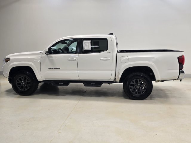 Used 2020 Toyota Tacoma SR5 RWD image 4
