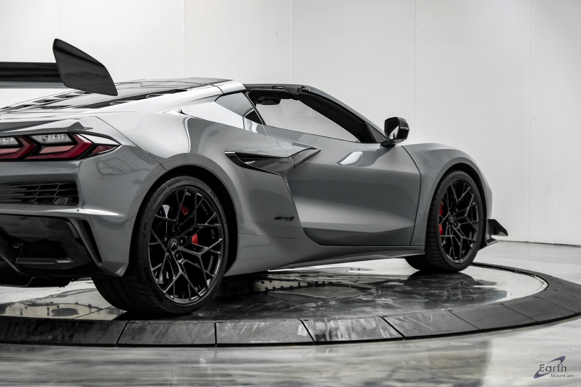 Used 2025 Chevrolet Corvette ZR1 w/ ZR1 Carbon Fiber Aero Package RWD image 26