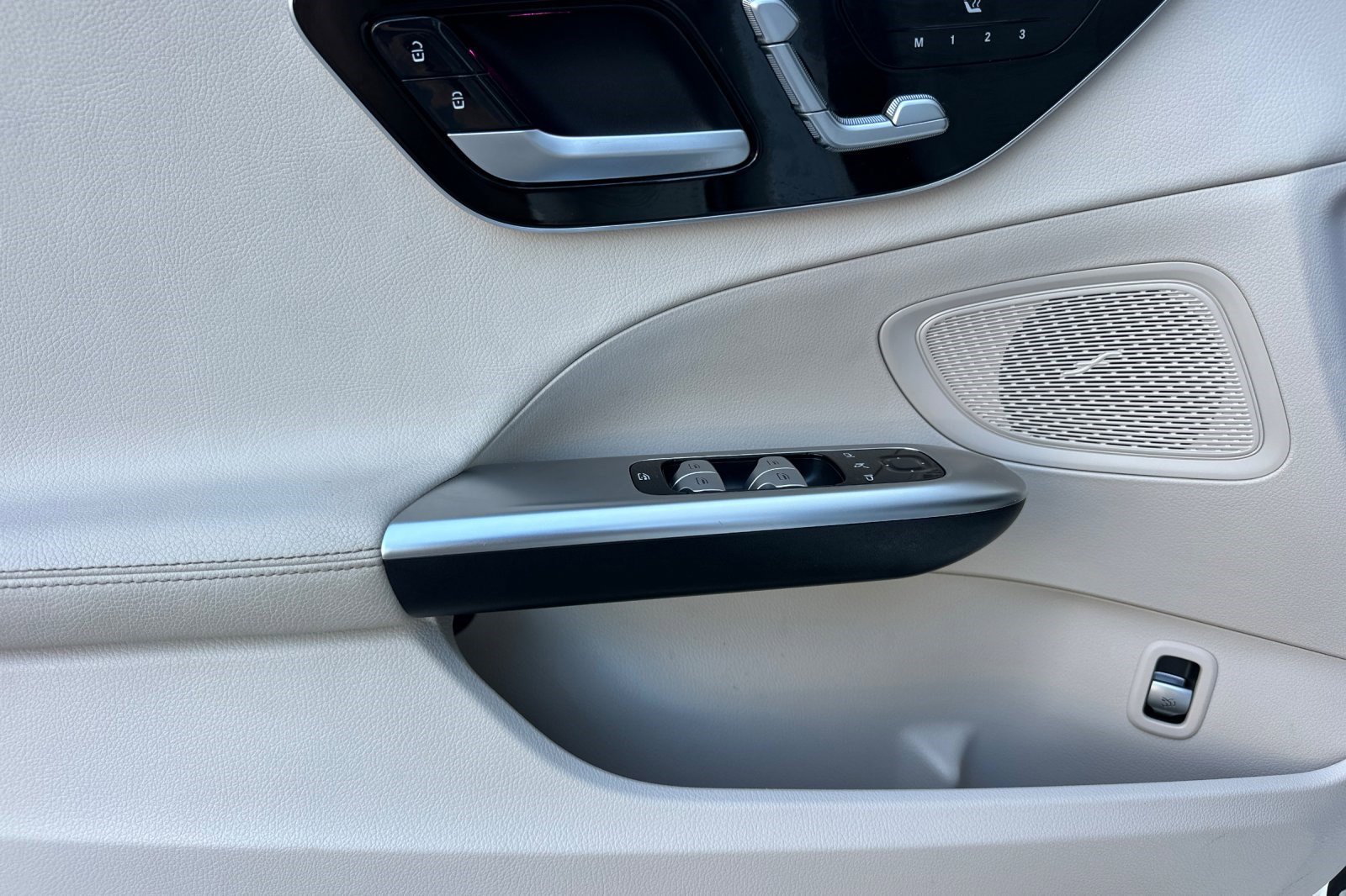 Used 2023 Mercedes-Benz C 300 Sedan image 12