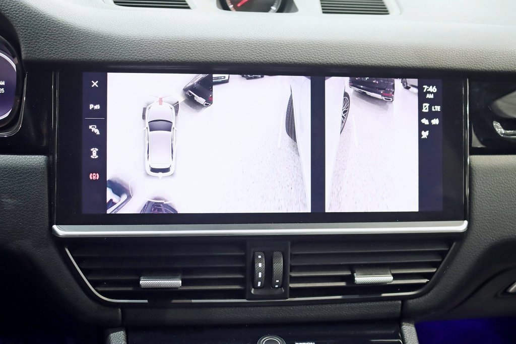 Used 2022 Porsche Cayenne Platinum Edition image 22