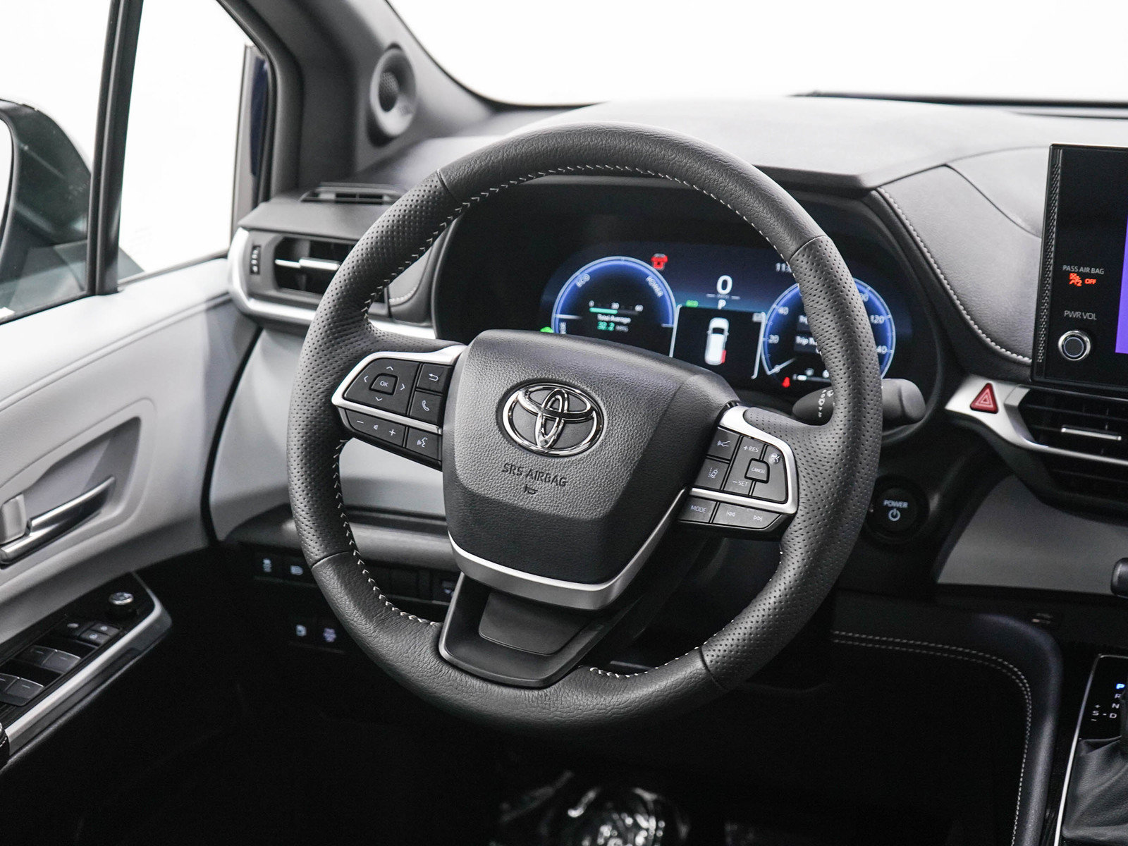 Used 2026 Toyota Sienna AWD image 15