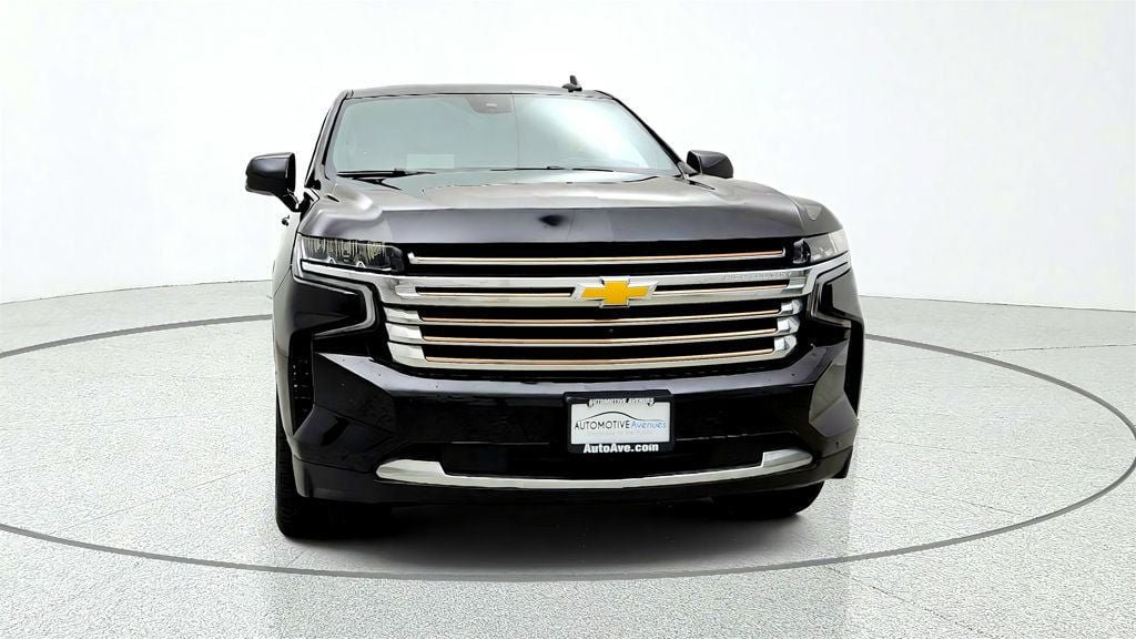 Used 2023 Chevrolet Suburban High Country w/ Advanced Technology Package AWD/4WD image 2