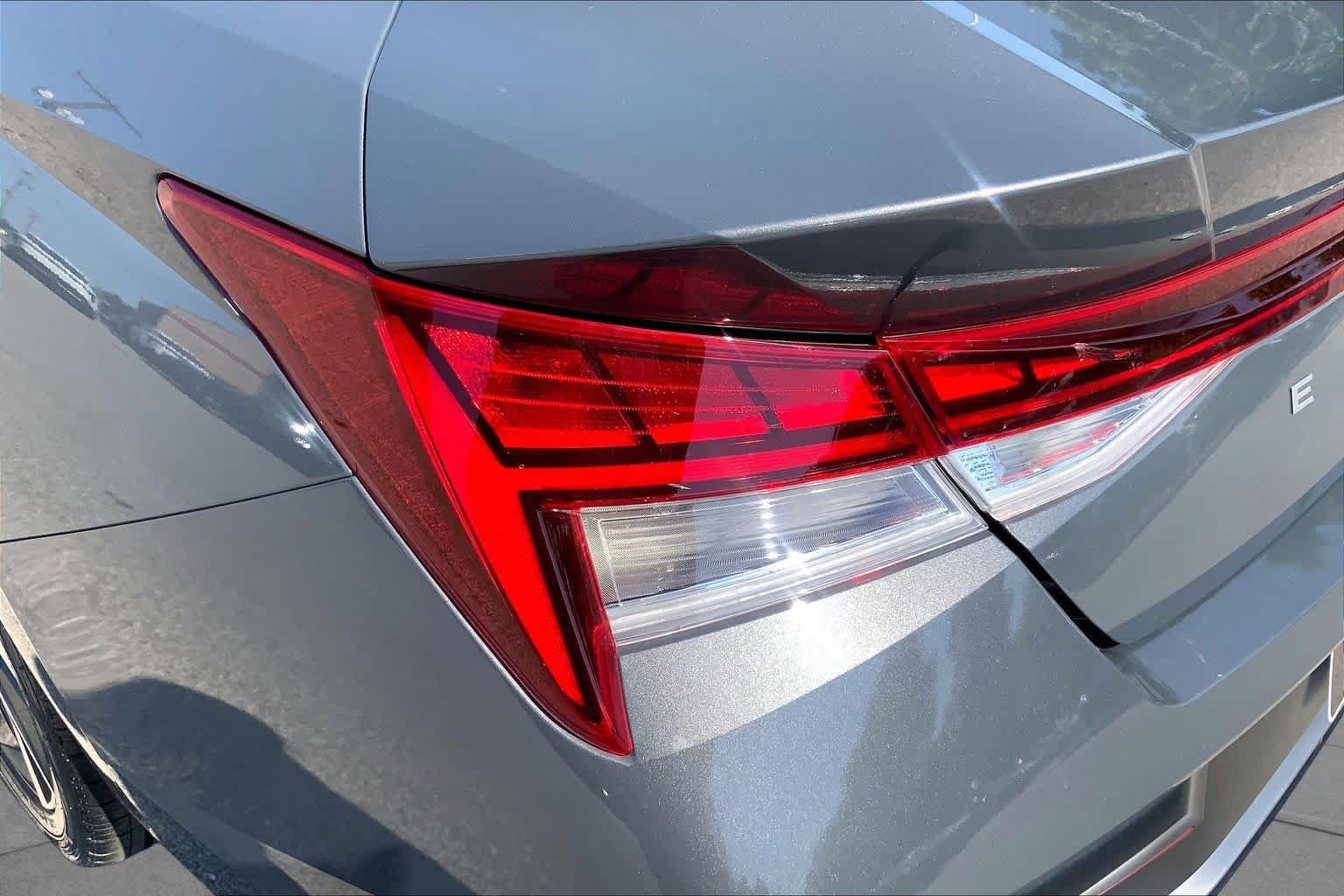 Used 2025 Hyundai Elantra SEL FWD image 28