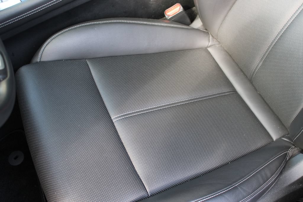 Used 2025 Genesis G70 2.5T image 11