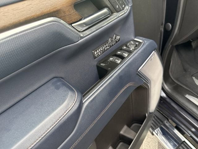 Used 2023 Chevrolet Silverado 1500 High Country w/ Technology Package image 11