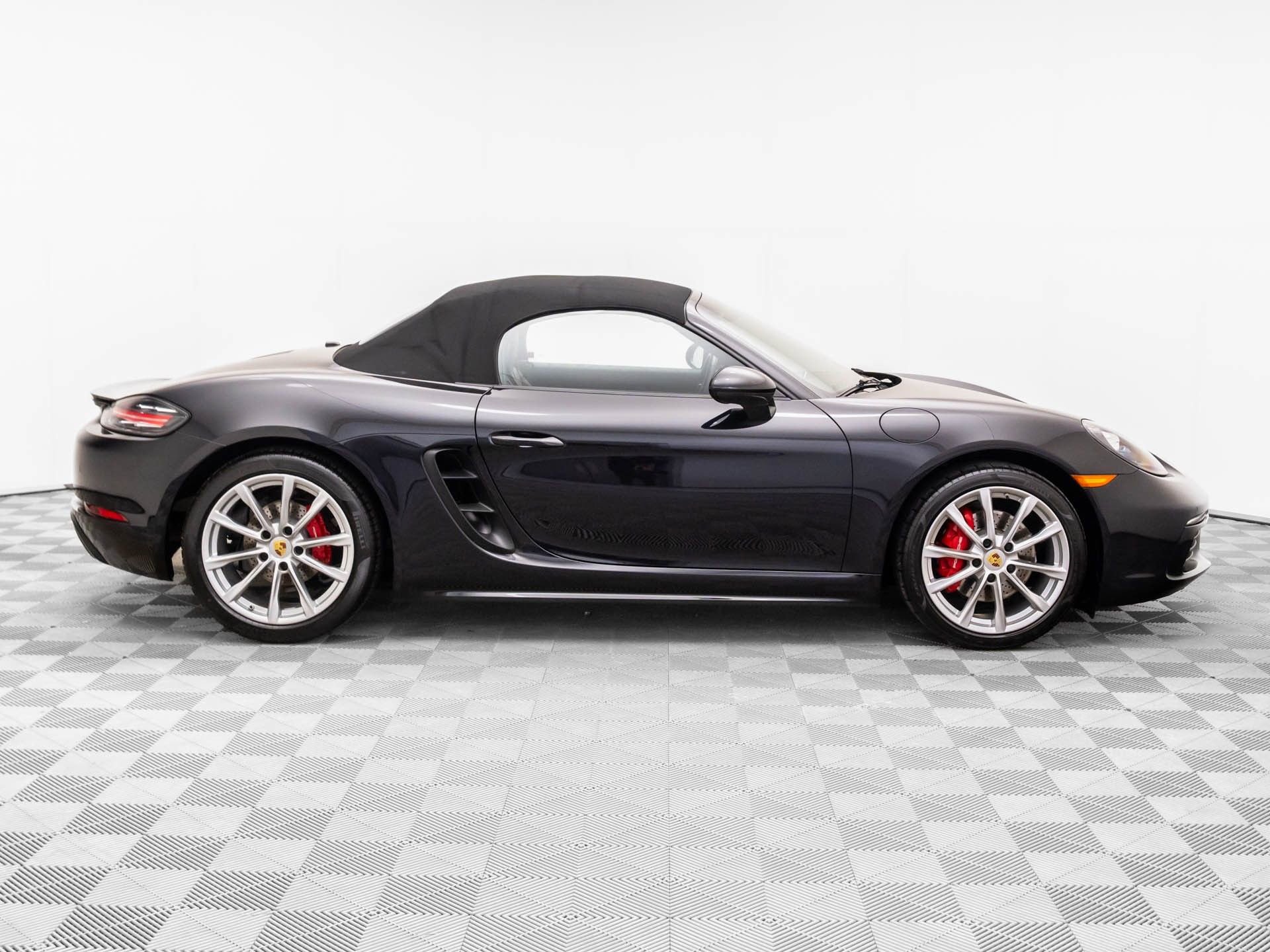 Used 2018 Porsche 718 Boxster S image 7
