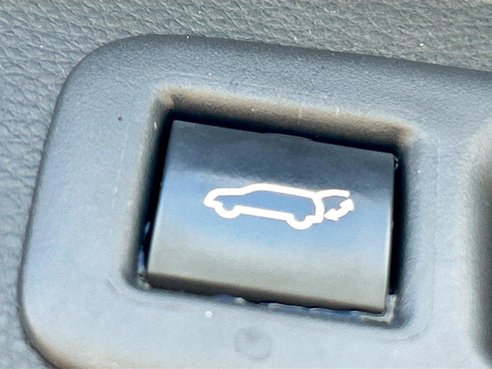 Used 2024 Toyota Highlander XLE FWD image 14