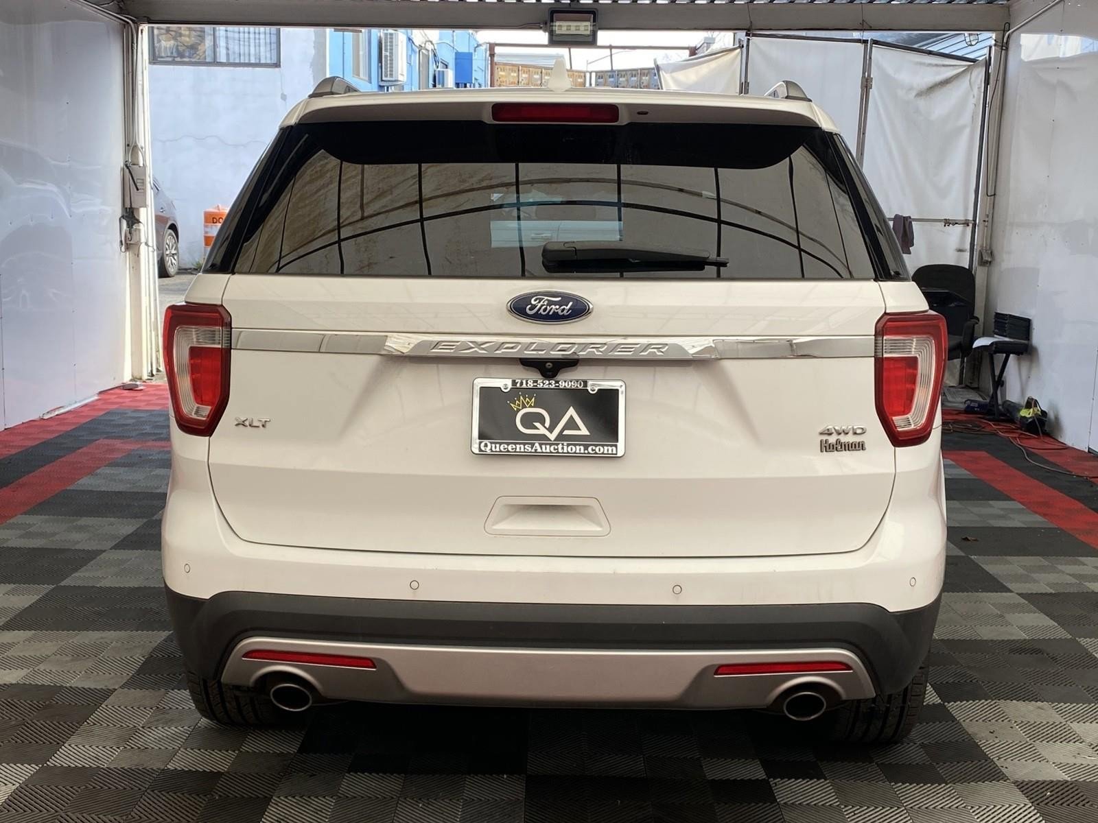 Used 2017 Ford Explorer XLT w/ Equipment Group 201A image 5