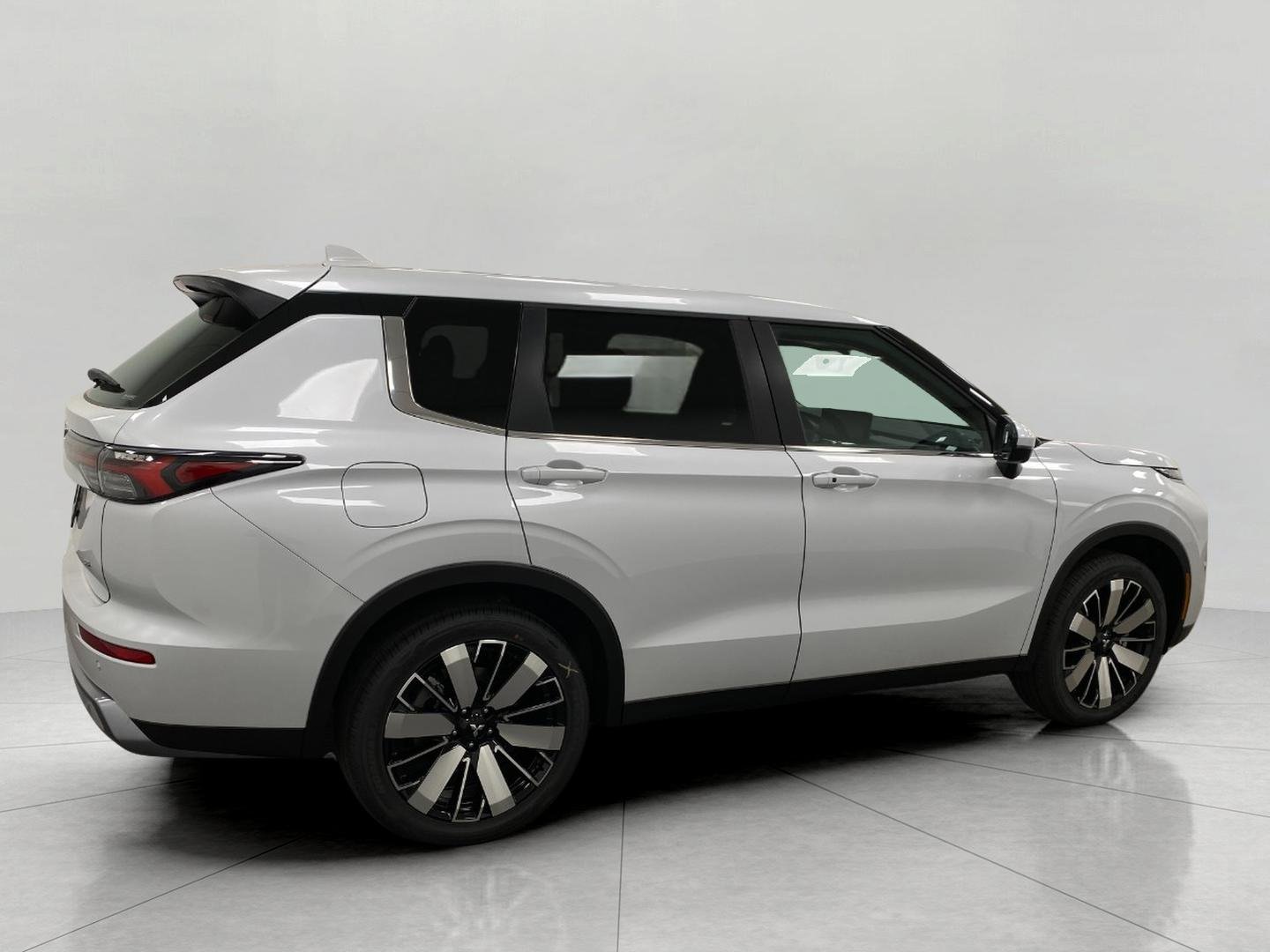 New 2026 Mitsubishi Outlander SE AWD/4WD image 2