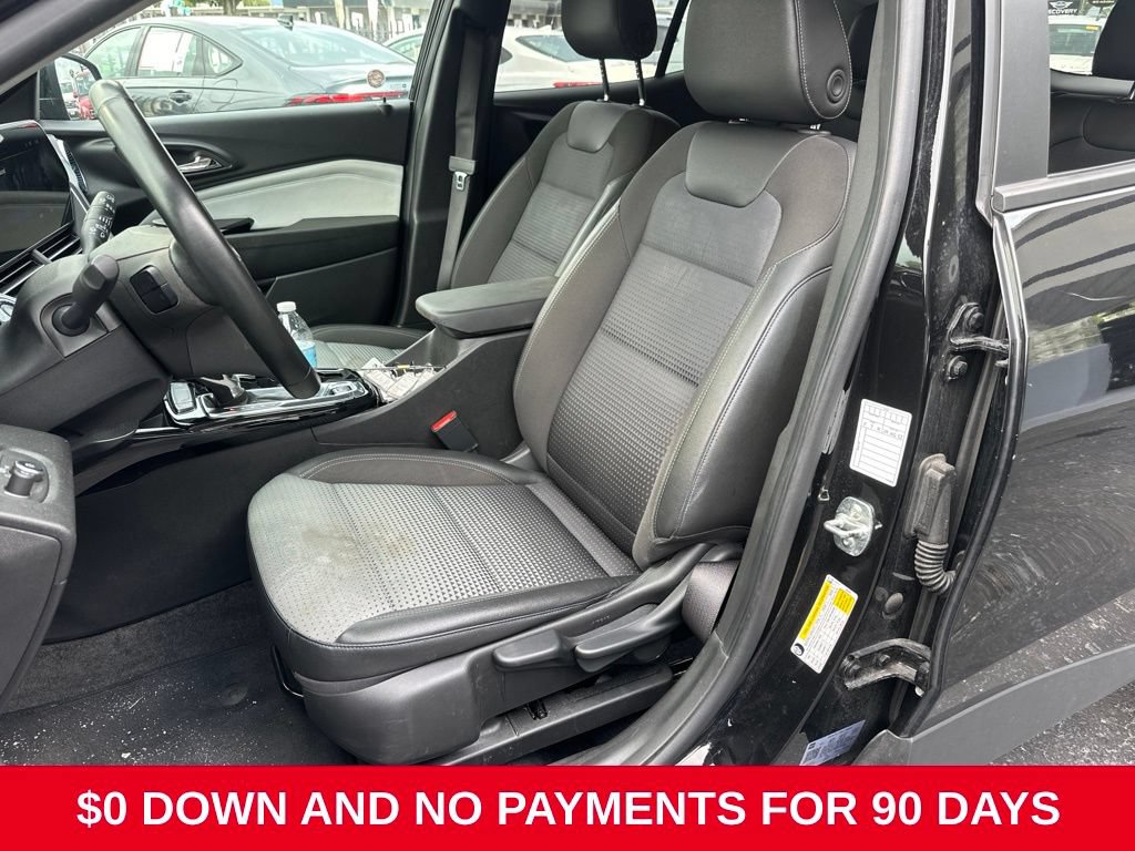 Used 2025 Chevrolet Trax LT w/ LT Convenience Package FWD image 6