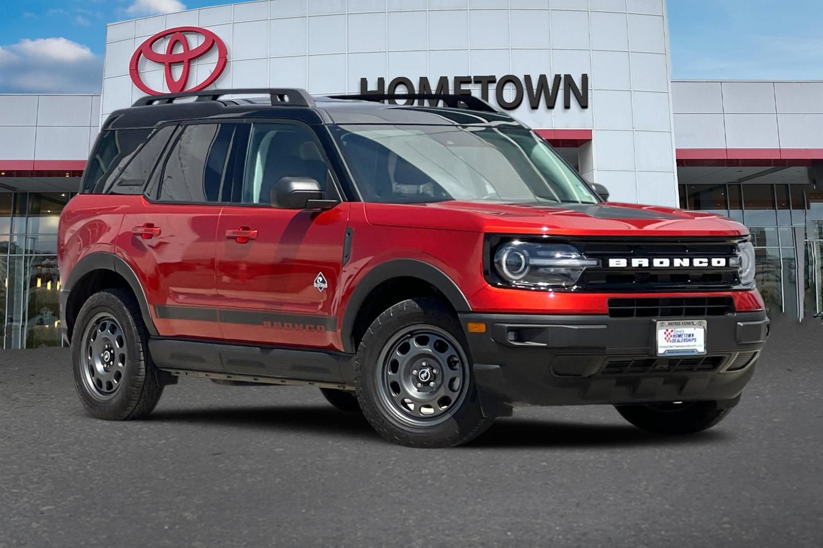 Used 2024 Ford Bronco Sport Outer Banks AWD/4WD image 2