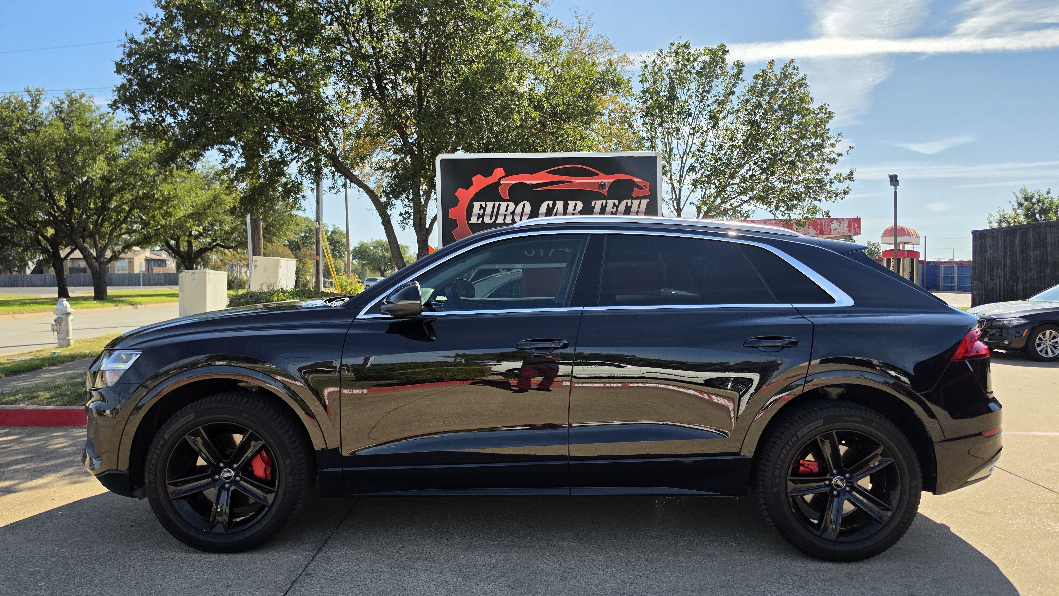 Used 2019 Audi Q8 Premium w/ Convenience Package AWD/4WD image 2