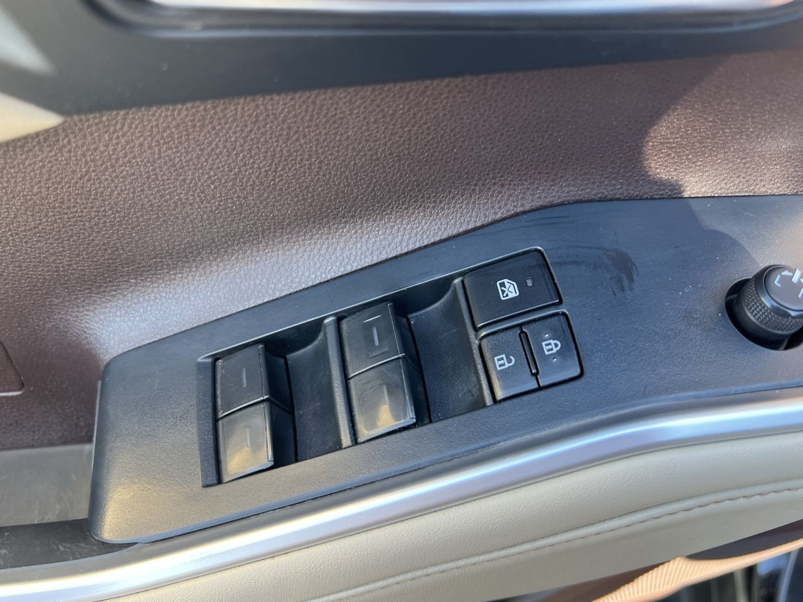 Used 2022 Toyota Highlander XLE AWD/4WD image 14