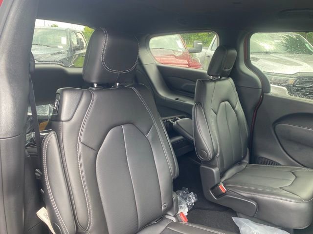 New 2026 Chrysler Voyager LX image 31
