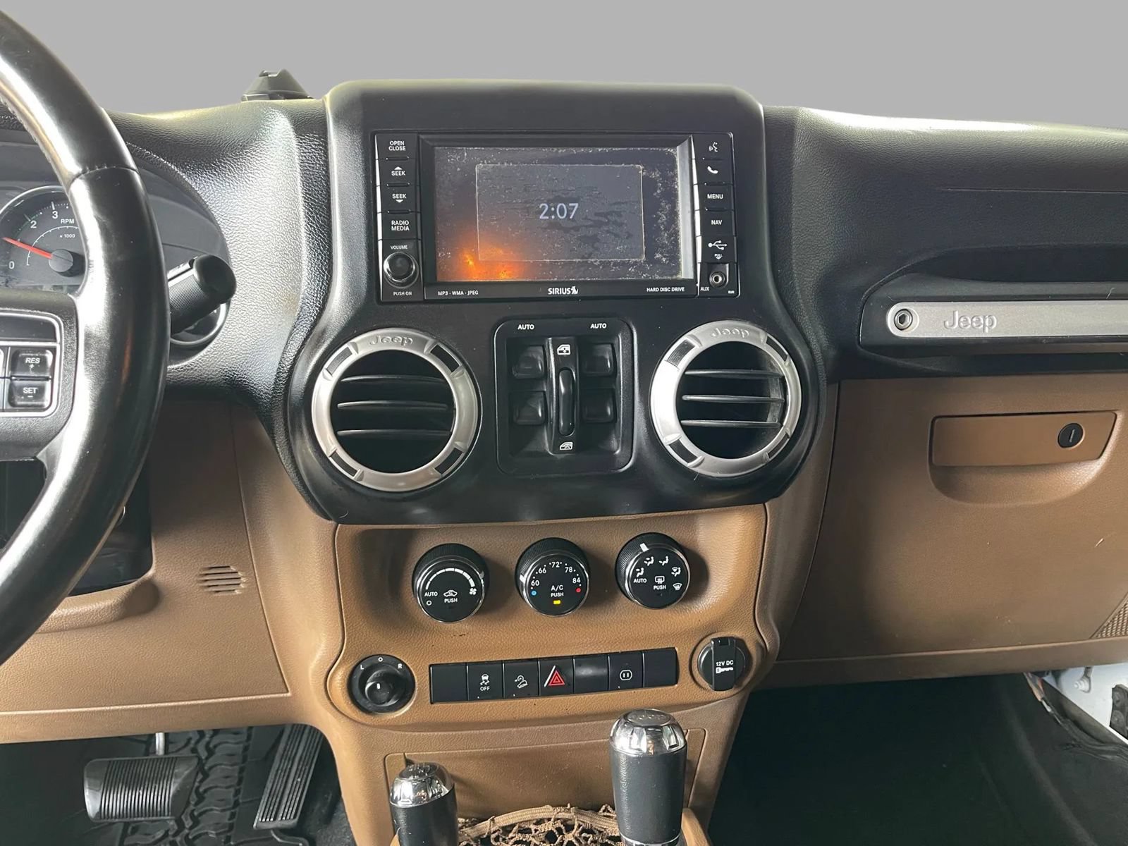 Used 2011 Jeep Wrangler Unlimited Sahara w/ Connectivity Group AWD/4WD image 38